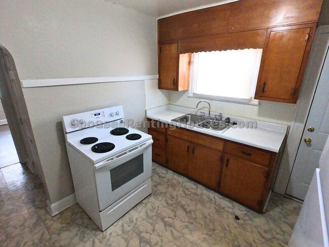 Building Photo - 1304 N Linwood Ave