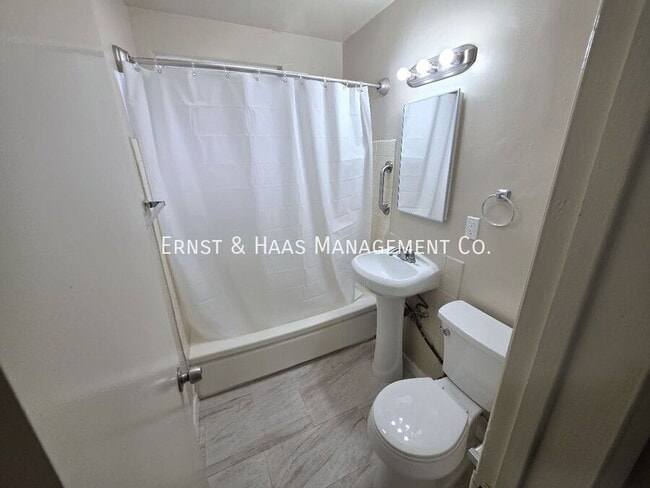 Building Photo - 9119 Rose St