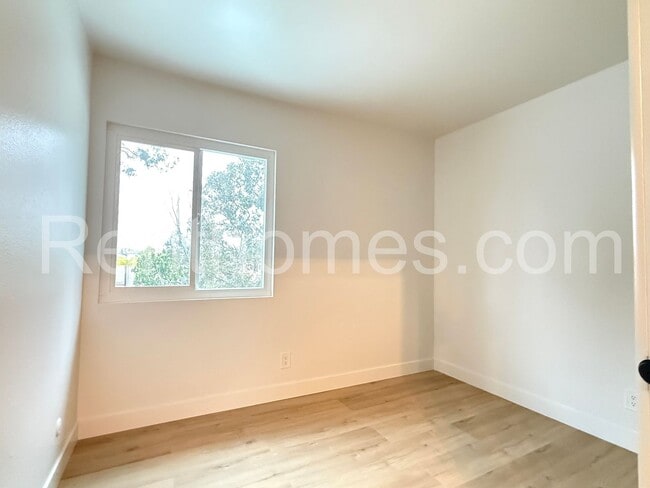 Building Photo - 9342 Twin Mountain Cir