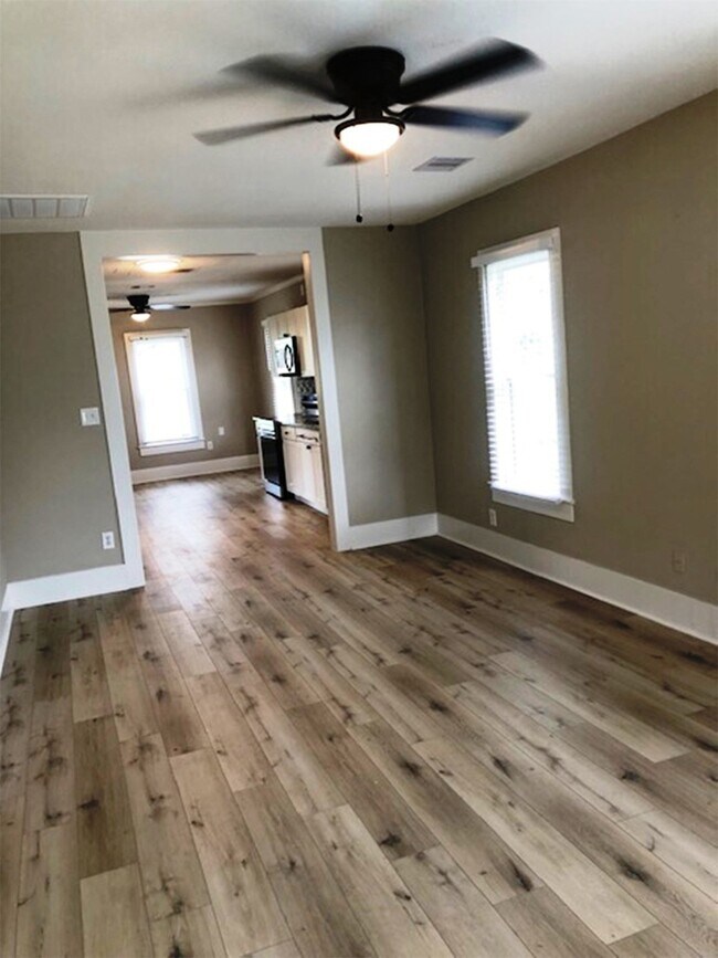 Building Photo - 3022 School St