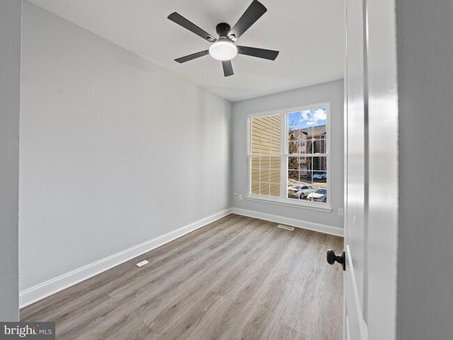 Building Photo - 13133 Park Crescent Cir