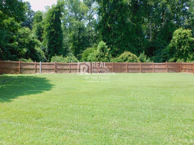 Building Photo - Beautiful 3BR/2BA Home in Southeast Greens...