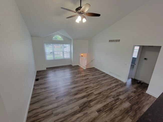 Building Photo - 203 Meadows Dr