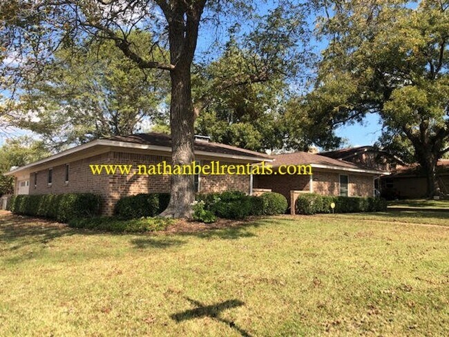 Building Photo - 3415 Vagas Dr