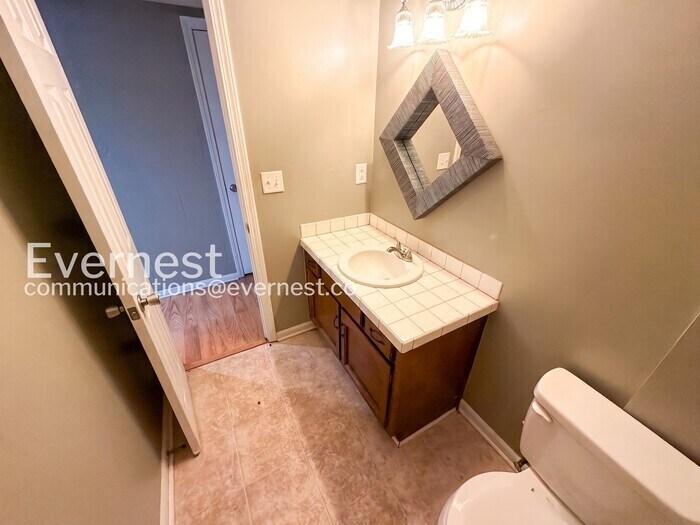 Building Photo - 716 Brookview Dr