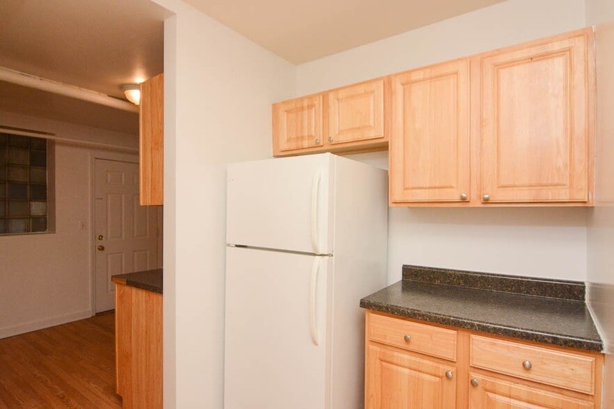 Building Photo - 2455 N Spaulding Ave