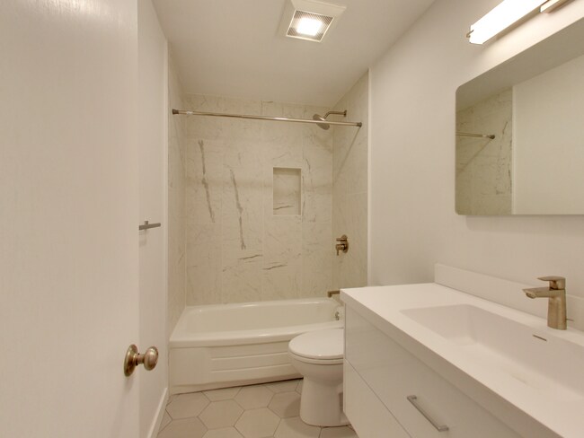 Building Photo - 1504 Newlands Ave