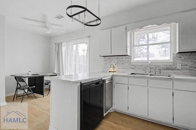 Building Photo - 799 Wildwood Dr