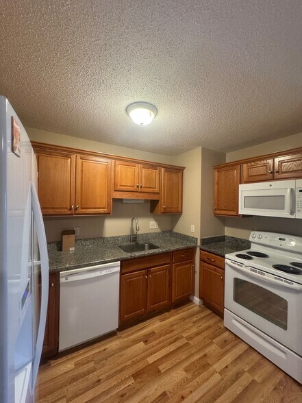 Building Photo - 474 Broadway