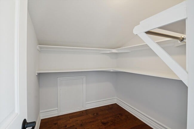 Building Photo - 934 W Huron St