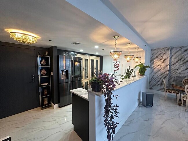 Building Photo - 7601 E Treasure Dr