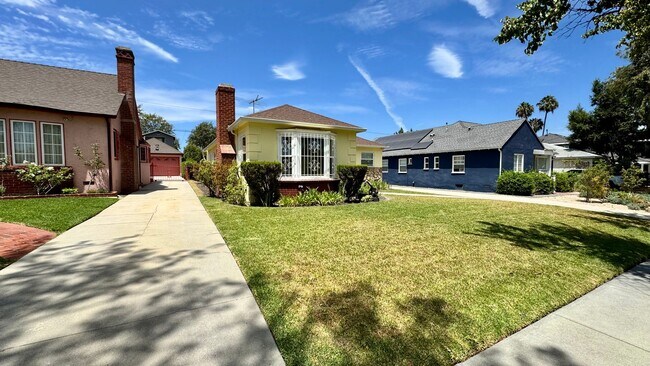 Building Photo - Charming House  with Large yard