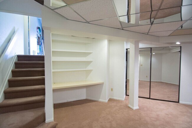 Building Photo - Beautiful 2bd/2ba Townhome in Downtown Louisville!