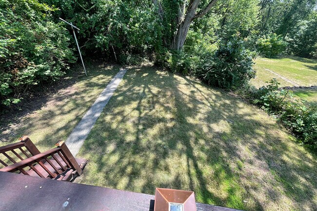 Building Photo - 235 Russell St