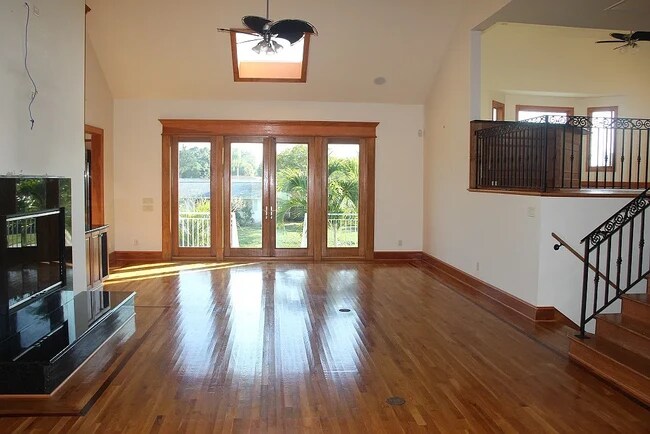 Building Photo - 308 Holly Rd