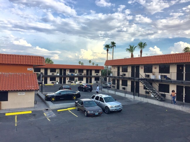 Primary Photo - 2520 Fremont St