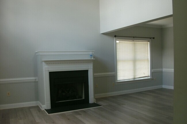 Building Photo - Irene Ct 123 - Combs