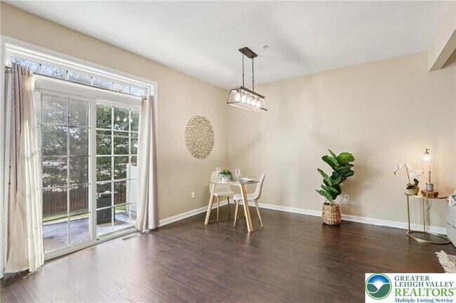 Building Photo - 270 Milkweed Dr