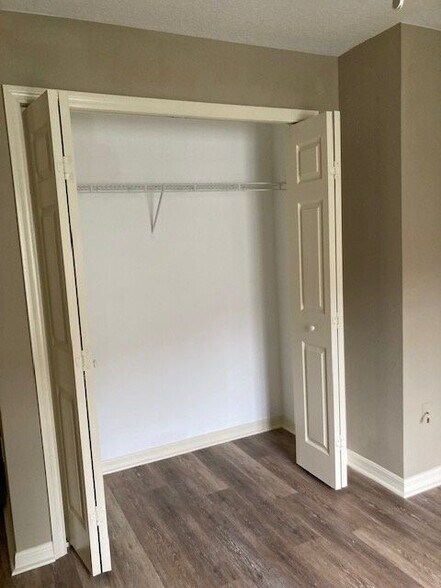 Building Photo - 6 Pony Ln