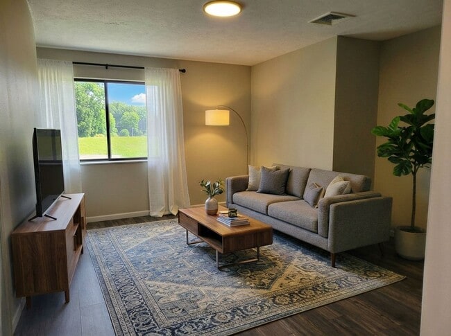 Building Photo - Somerset Village