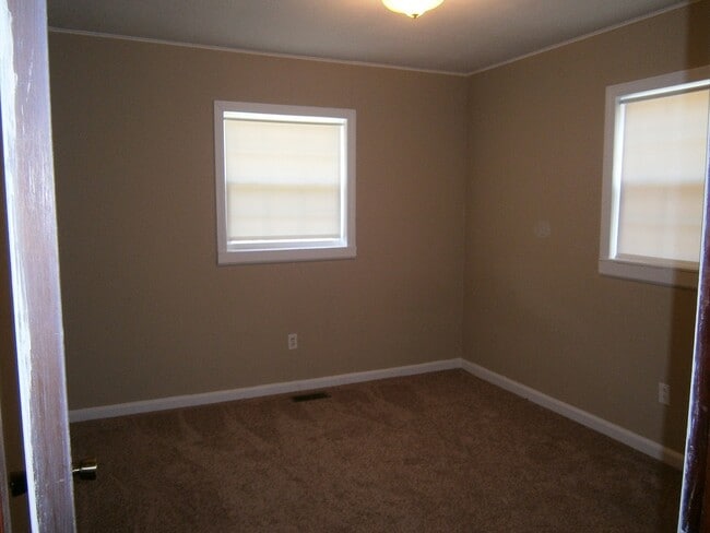 Building Photo - 1320 Snapps Ferry Rd