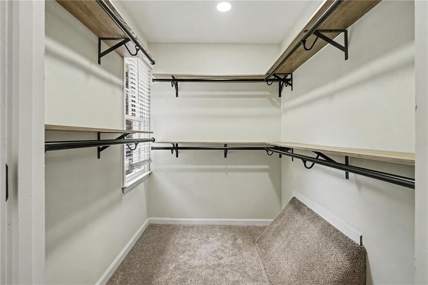 Building Photo - 8541 Birch Hollow Dr