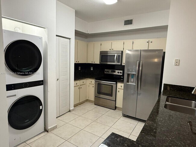Building Photo - 7360 NW 114th Ave