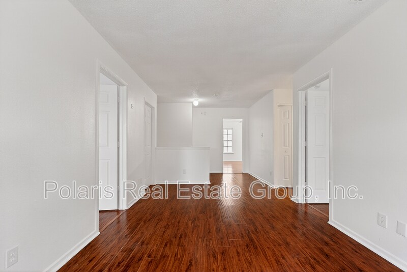 Building Photo - 2009 Dutch Elm Dr