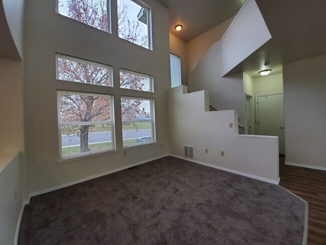 Building Photo - 1611 Lamb Ave