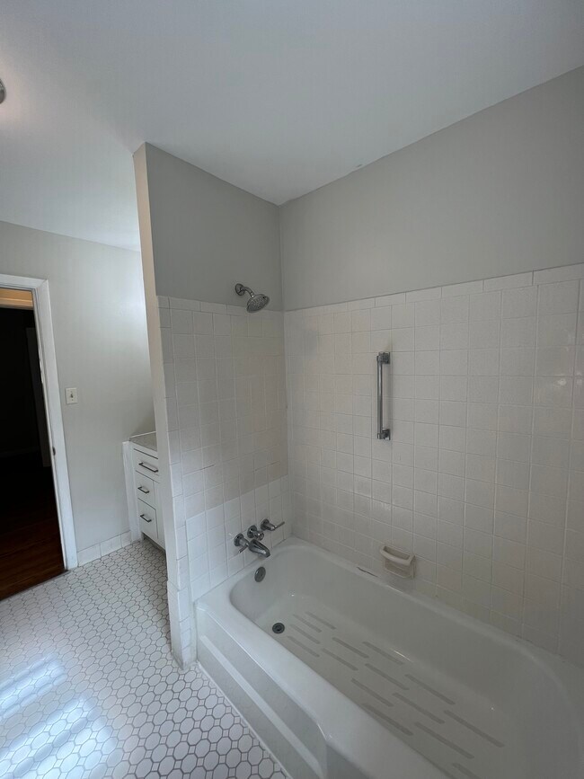 Building Photo - Pine Hill Apartments