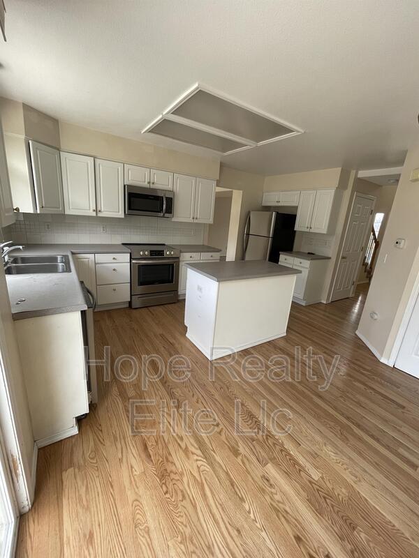 Building Photo - 8905 Thorncreek Dr