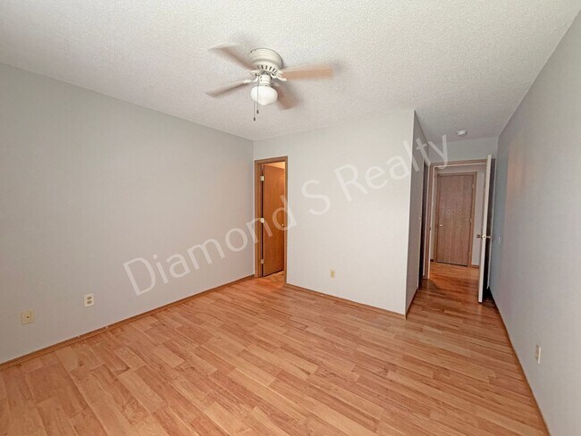 Building Photo - 1499 W Rainey St
