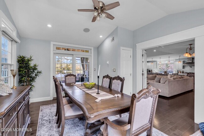 Building Photo - 375 Kildare Dr