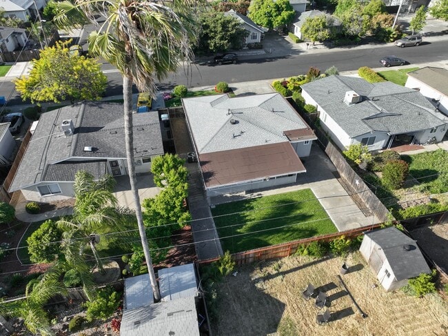 Building Photo - Beautiful Vacaville Home Near Parks, Schools & Shopping