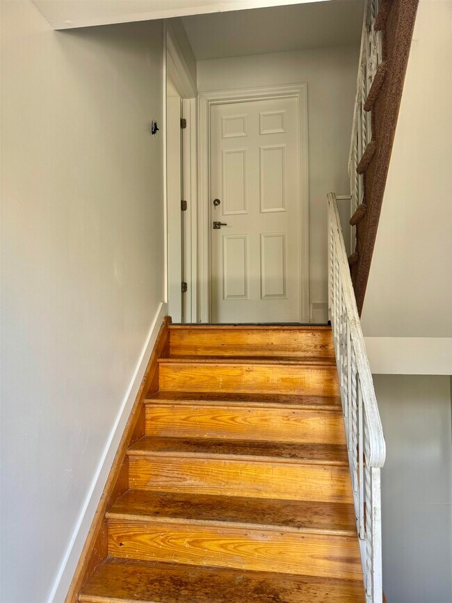 Building Photo - 295 Paulanne Terrace