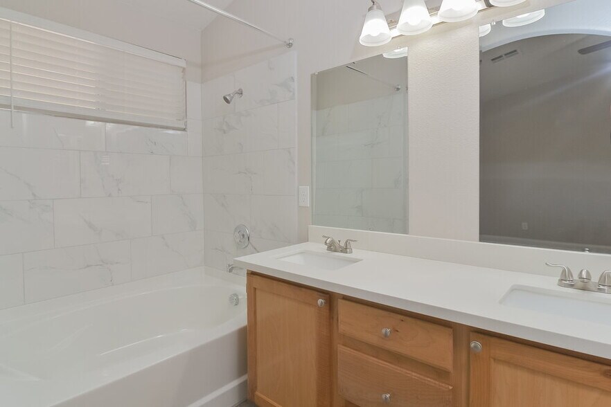 Building Photo - 406 Aloha Dr