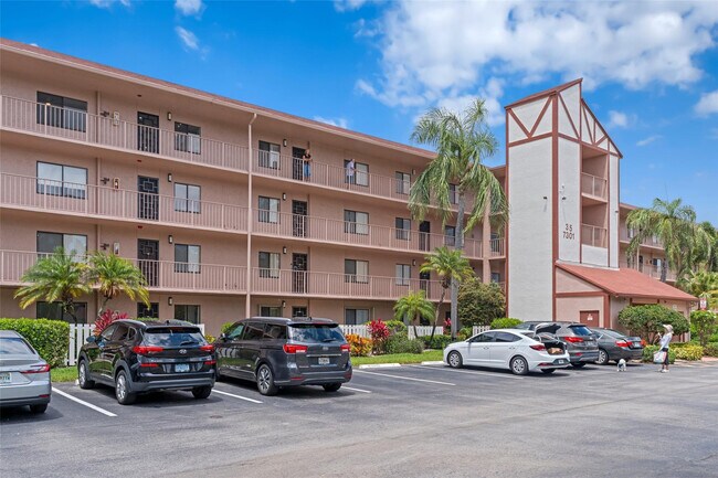 Building Photo - 7301 Amberly Ln