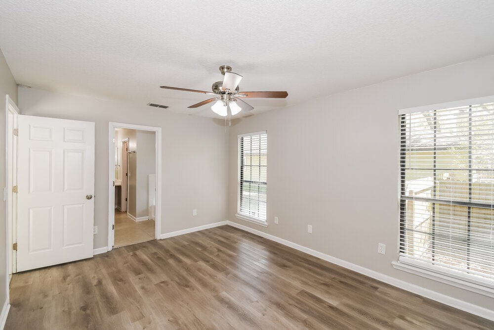 Building Photo - 874 Long Lake Dr