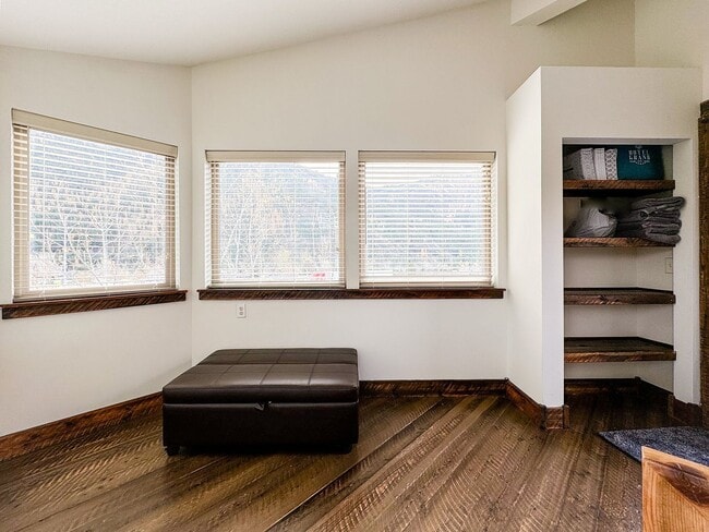 Building Photo - Modern 1 Bedroom, 1 Bathroom Home in East Missoula – Fully Furnished!