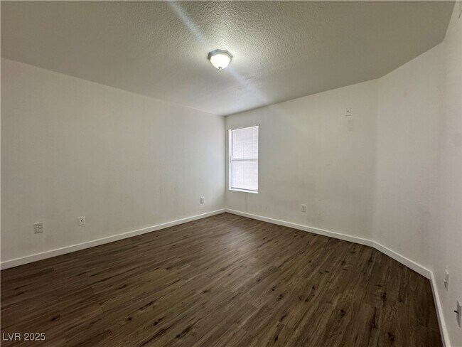 Building Photo - 8101 W Flamingo Rd