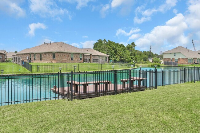 Building Photo - 3791 Lake Bend Shore Dr