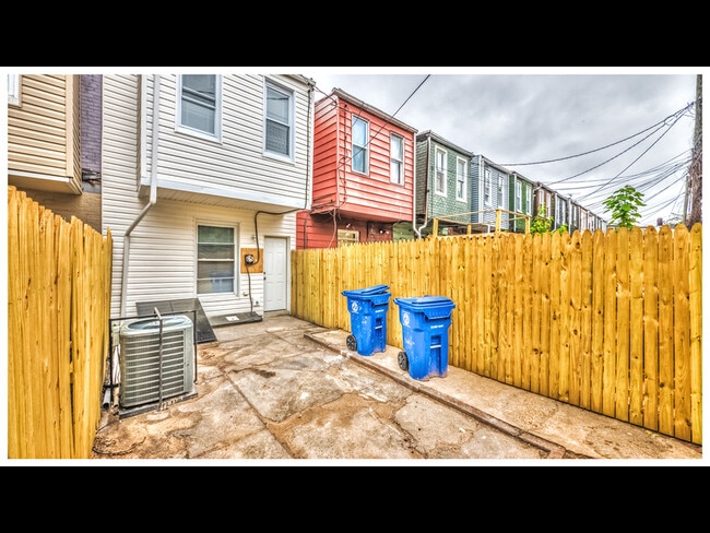 Building Photo - 1634 Darley Ave