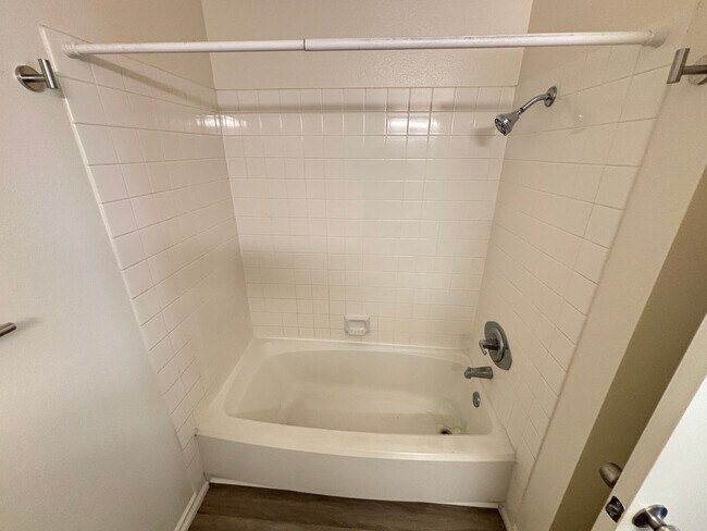 Building Photo - Beautiful 2Bed/2Bath 2nd floor condo located in the Highgate Condos gated community In Summerlin