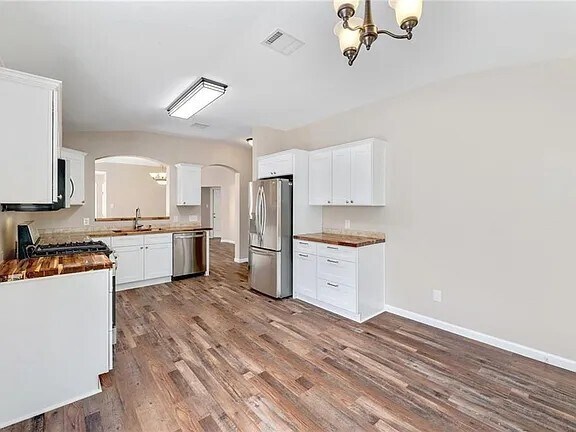 Kitchen - 2710 Greenlee Dr