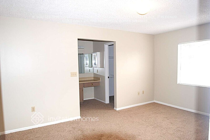 Building Photo - 7509 Willow Wisp Dr E