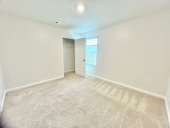 Building Photo - 5386 Peach Dr