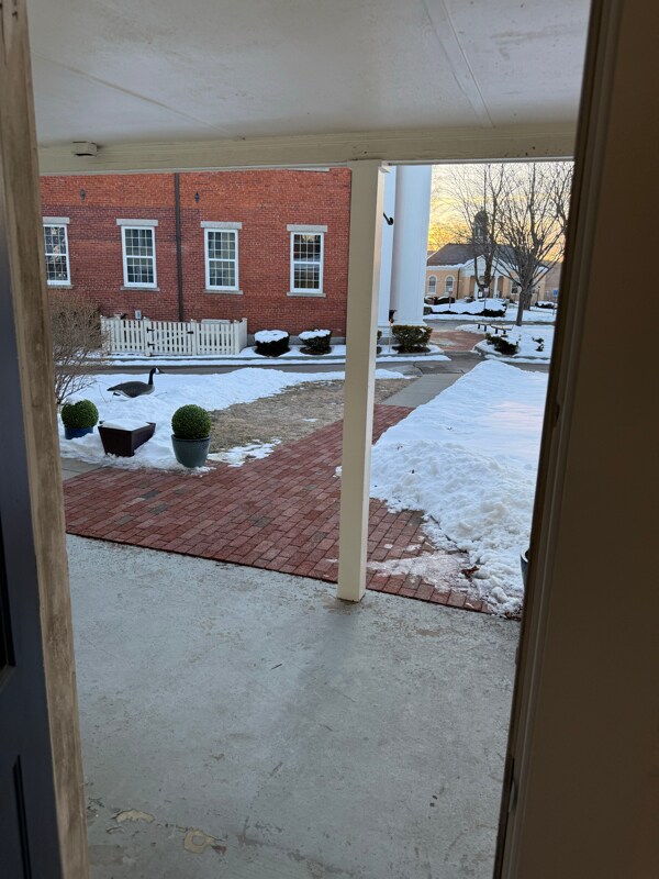 Building Photo - 310 Main St