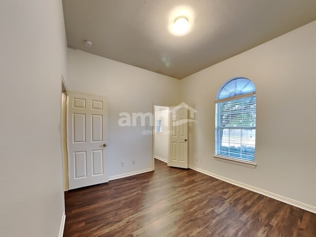 Building Photo - 6213 Richmond Dr