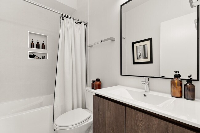 Building Photo - 2478 1/2 Ontario Road Northwest-SI ID1011218P