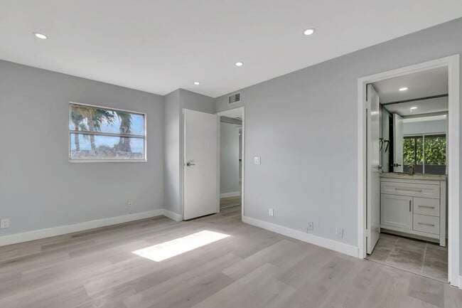 Building Photo - 171 Monaco Way